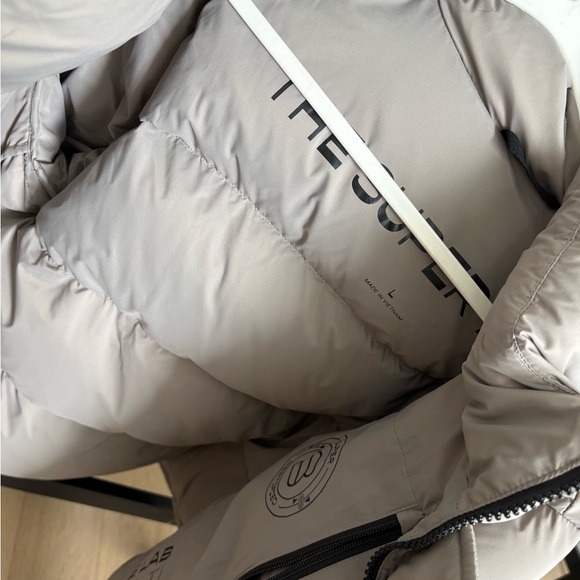 Aritzia Puffer Bomber Jacket in Light Taupe - Picture 4 of 7